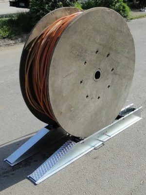 Upcom • Cable drum roller