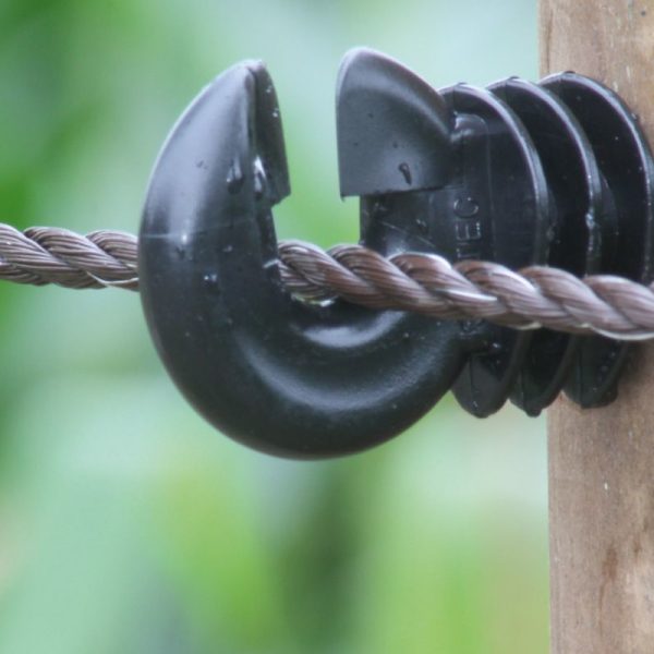 A corda de polietileno castanho Koltec é perfeita para a vedação de cavalos devido à sua resistência.