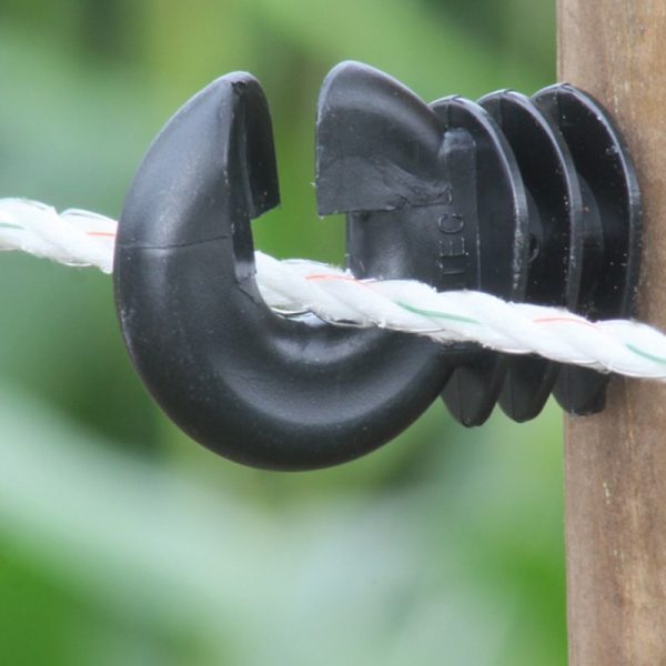 A corda branca de polipropileno Koltec é perfeita para a vedação de cavalos devido à sua resistência.