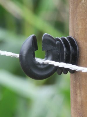 Koltec beyaz polywire hafif, esnek ve dayanıklı bir plastik çit türüdür.