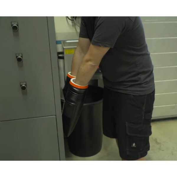 GloVac Vacuumizer set en uso para guantes GloVac