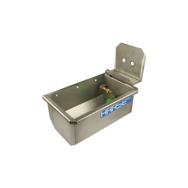 Abbeveratoio Haase da 16 litri. Con tubo trasversale da ½" per la circolazione dell'acqua.