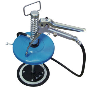 "Κιτ διανομέα γράσου POWER 750 για βαρέλια 18-30 kg. Μέγιστη πίεση: 750 bar. Περιλαμβάνει χειροκίνητη αντλία, σωλήνα, πιστόλι διανομής.
