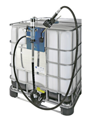 98208-KIT Pneumatic oil dispensing kit for installation on the side of 1000 l – IBC tanks, with pneumatic single acting 5:1 oil pump, plastic bung adapter, pressure regulator with manometer, electronic flow meter for oil with control gun