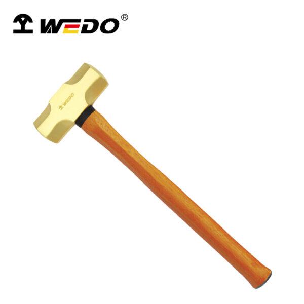 Premium WEDO Vorschlaghammer aus Messing mit ergonomischem Holzgriff, gefertigt für Präzision und Langlebigkeit im professionellen Einsatz.