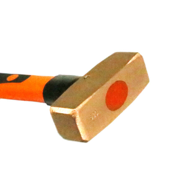 El martillo de mazo de cobre WEDO con mango de fibra de vidrio garantiza precisión, durabilidad y comodidad para uso profesional.