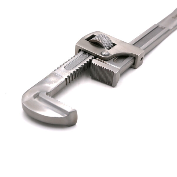 Chave de tubo ajustável feita de aço inoxidável 304 durável, garantindo resistência à corrosão e desempenho duradouro.