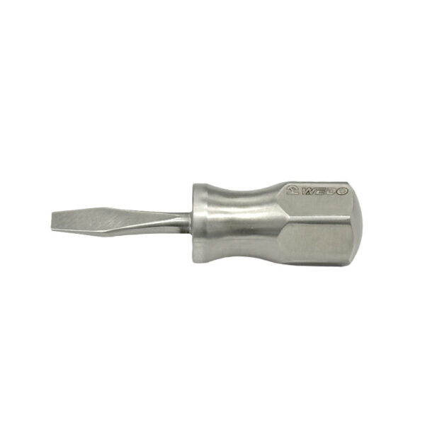 Aparafusadora compacta WEDO com cabeça plana ranhurada, aço inoxidável 304, ideal para precisão em espaços apertados.