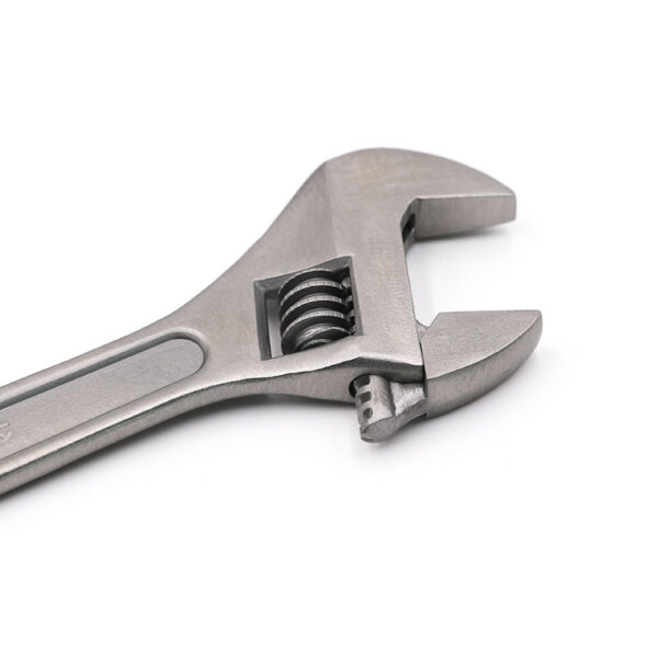 WEDO justerbar skruenøgle fremstillet af premium titanium, der sikrer letvægtsholdbarhed og enestående korrosionsbestandighed.