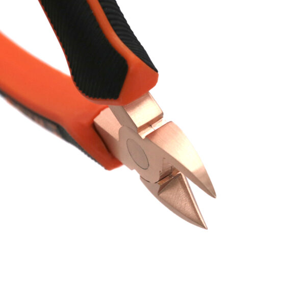 Clește de tăiere diagonală WEDO fabricat din cupru beriliu, care asigură siguranță fără scântei în medii periculoase.