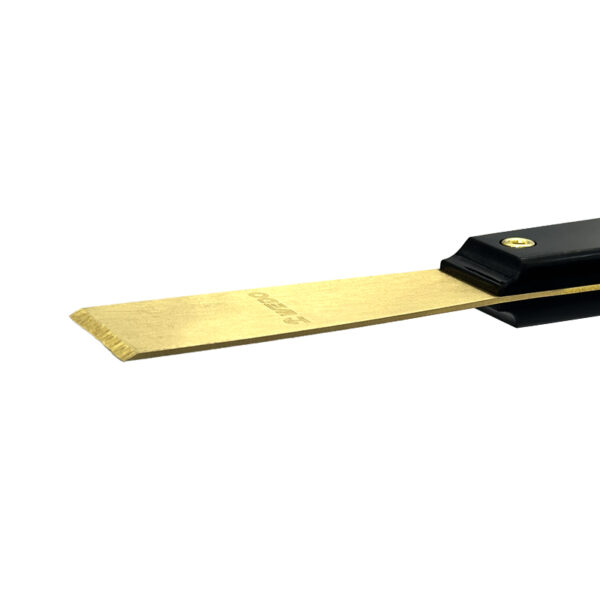 WEDO Narrow Blade Putty Knife: Presisjonsverktøy med messingblad og ergonomisk bakelitthåndtak for profesjonell bruk.