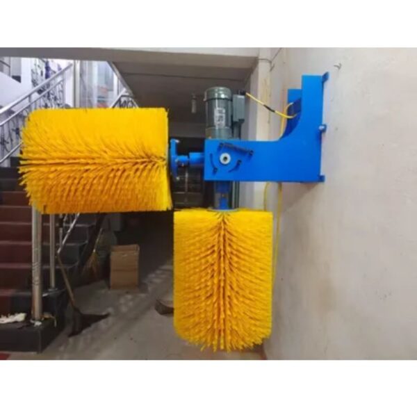 Spazzola per mucche Weide Technology di alta qualità con doppie spazzole resistenti per una toelettatura efficiente e accurata del bestiame.