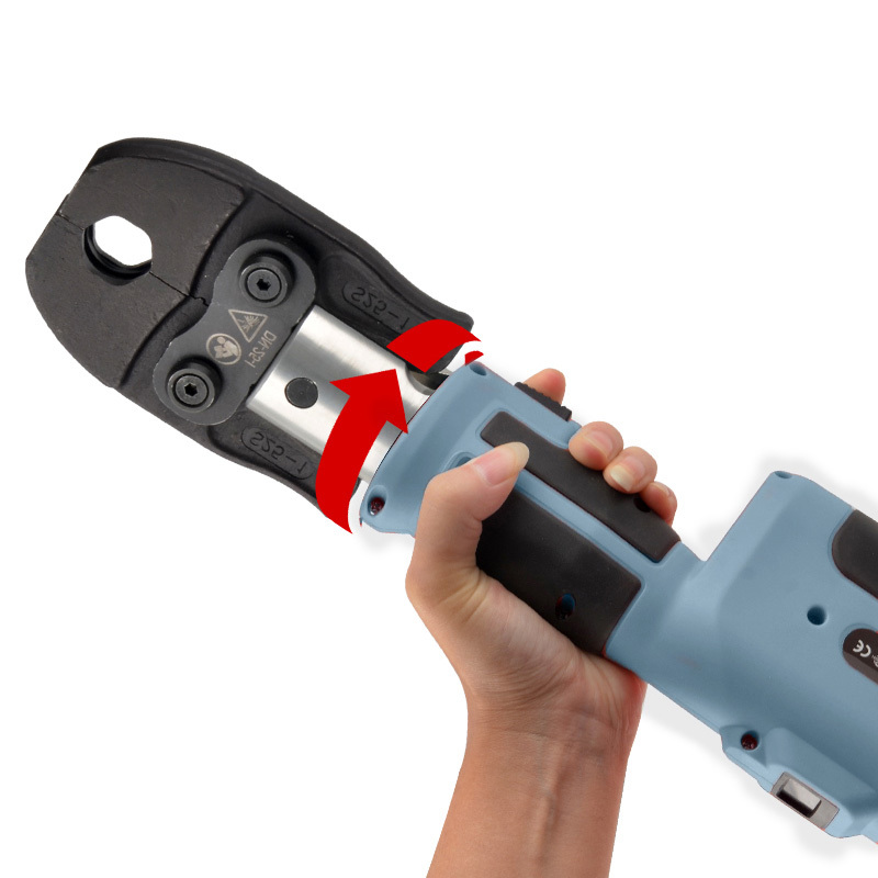Lo strumento di pressatura a batteria per tubi con motore brushless da 18V garantisce installazioni efficienti e precise in vari ambienti.