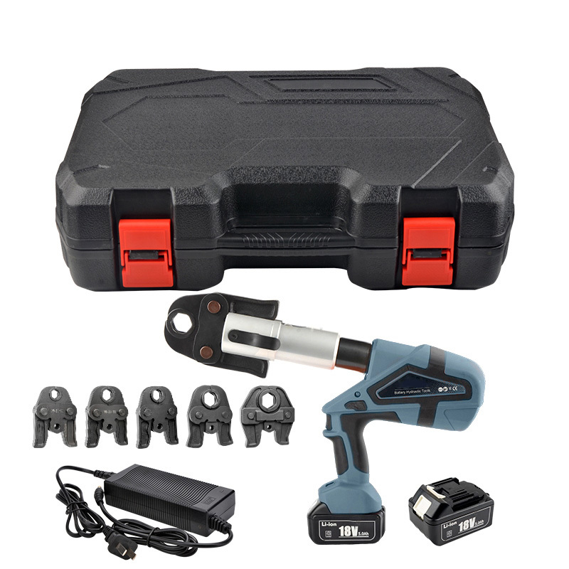 Utensile a pressatura alimentato a batteria con motore 18V per operazioni efficienti e affidabili di pressa a tubo in ambienti impegnativi.