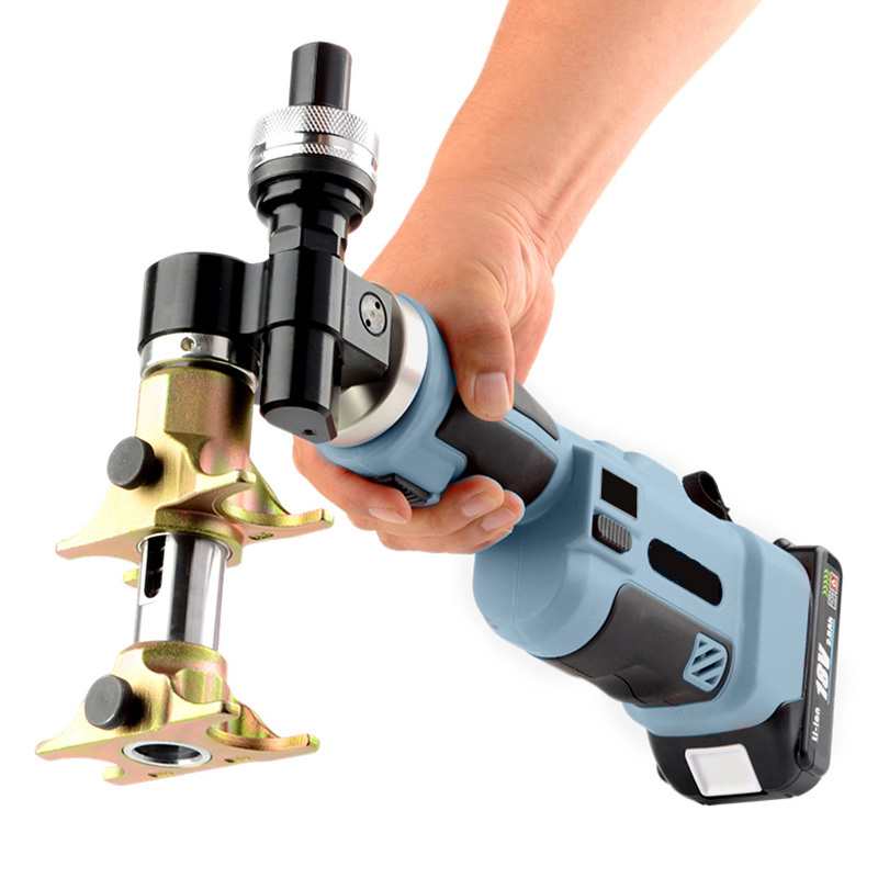 Utensile a pressa assiale e espansione alimentato da batteria BNFOR con motore brushless da 18V per applicazioni efficienti di tubatura.