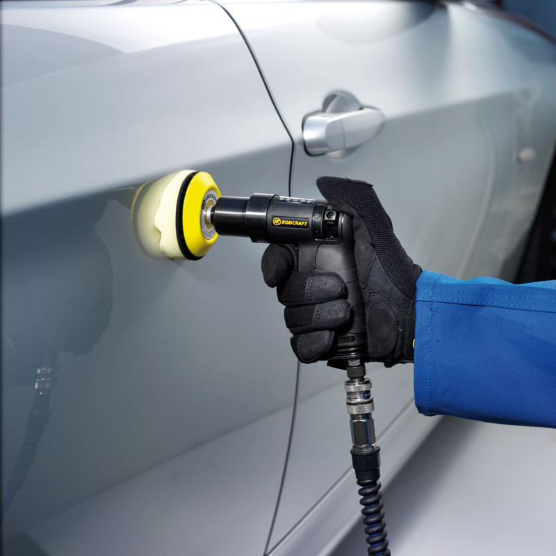 Pulidora de aire profesional para pequeñas reparaciones y repintados eficientes, con almohadilla de 75 mm y velocidad de 5500 RPM.