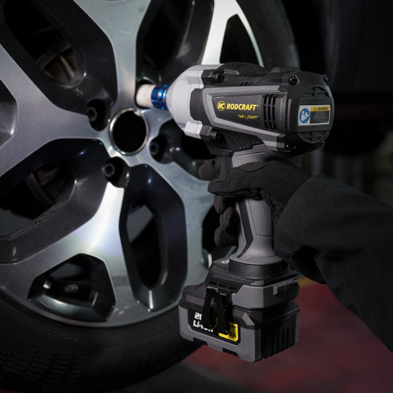 A chave de impacto sem fios RC9087K6 Rodcraft oferece um binário de 1500 Nm para uma manutenção eficiente dos pneus e tarefas exigentes.