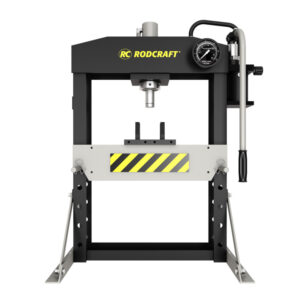 GTIN/EAN: 4028203831982Pressa idraulica da officina Rodcraft WP15, capacità 15 ton, corsa 160 mm, telaio in acciaio resistente, ideale per uso professionale.